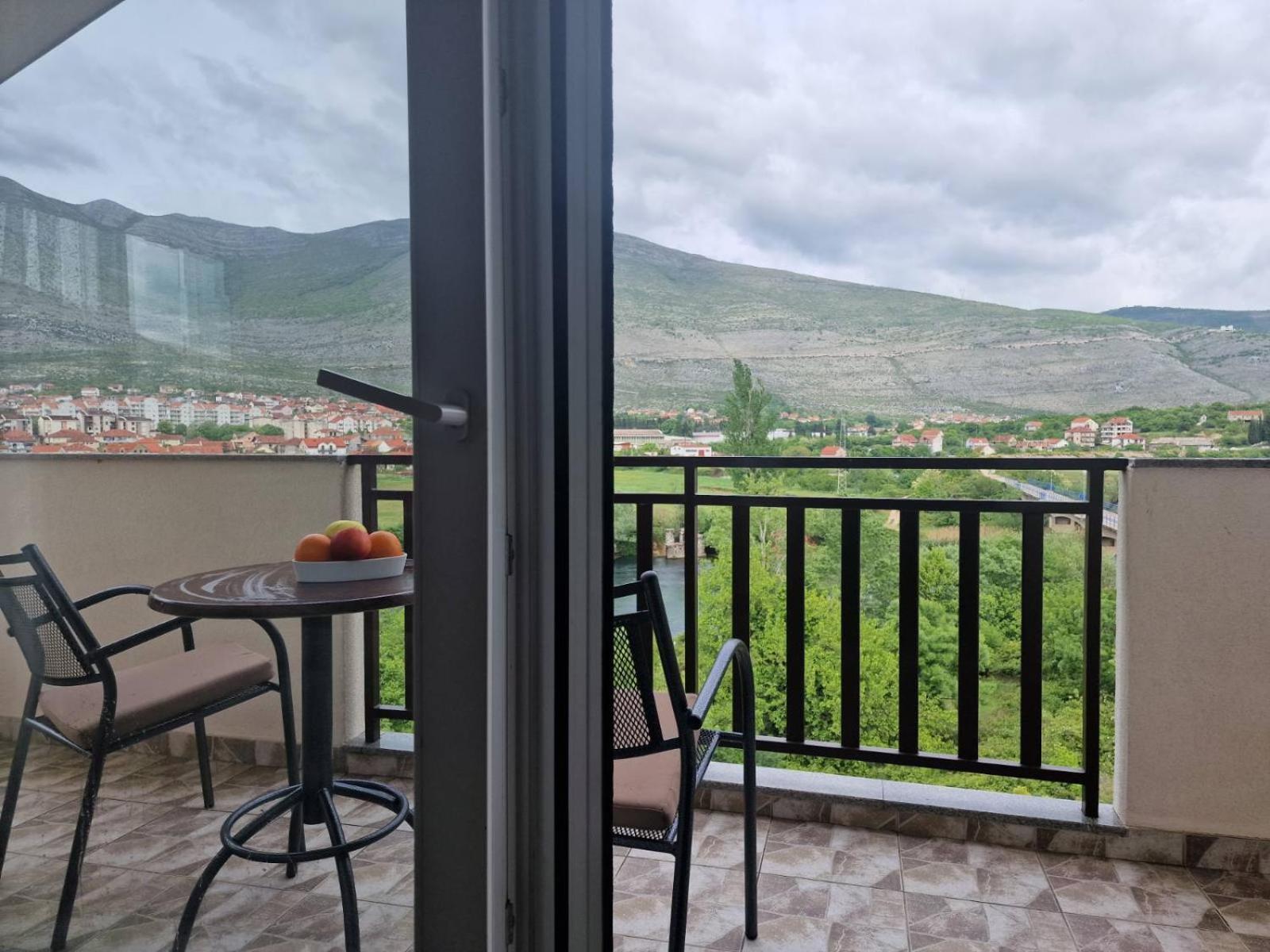 Studio Apartmani Milovic Trebinje Eksteriør billede
